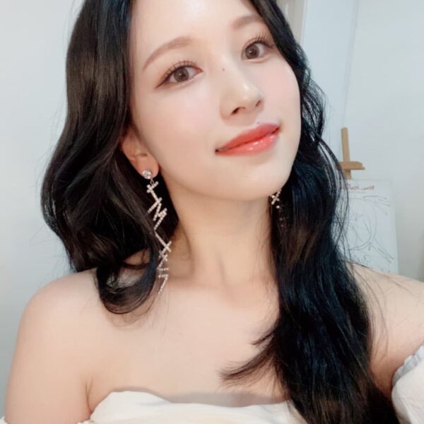 韓国アイドル(k-pop)涙袋ある人が多いのは整形？やりすぎ感すごい・逆にない人も？